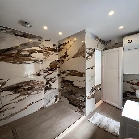 Apartment Apartments *